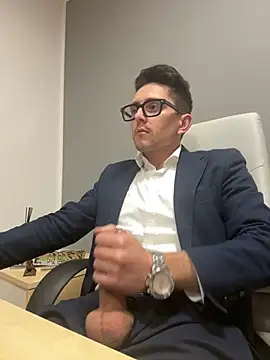 Snapshot of masterboss_ chatting on January 9, 2025, 8:11 pm masterboss online show from January 9, 2025, 8:11 pm