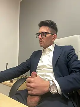 Snapshot of masterboss_ chatting on January 20, 2025, 12:39 pm masterboss online show from January 20, 2025, 12:39 pm