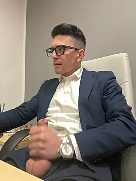 Snapshot of masterboss_ chatting on February 5, 2025, 12:38 pm masterboss online show from February 5, 2025, 12:38 pm