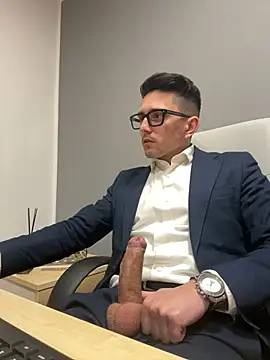 Snapshot of masterboss_ chatting on February 6, 2025, 12:37 pm masterboss online show from February 6, 2025, 12:37 pm