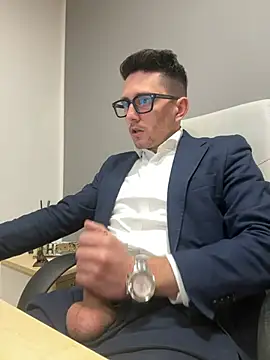 Snapshot of masterboss_ chatting on February 10, 2025, 12:39 pm masterboss online show from February 10, 2025, 12:39 pm