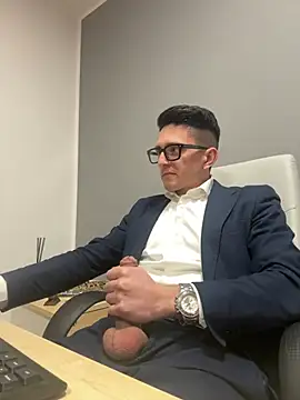 Snapshot of masterboss_ chatting on February 24, 2025, 1:10 pm masterboss online show from February 24, 2025, 1:10 pm