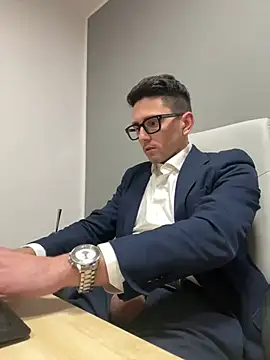 Snapshot of masterboss_ chatting on March 4, 2025, 12:55 pm masterboss online show from March 4, 2025, 12:55 pm