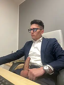 Snapshot of masterboss_ chatting on March 18, 2025, 12:58 pm masterboss online show from March 18, 2025, 12:58 pm