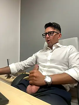 Snapshot of masterboss_ chatting on September 9, 2025, 11:54 am masterboss online show from September 9, 2025, 11:54 am