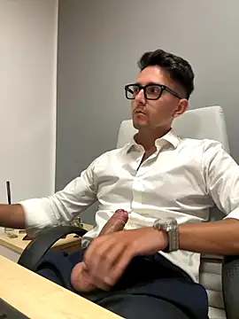 Snapshot of masterboss_ chatting on September 13, 2025, 12:16 pm masterboss online show from September 13, 2025, 12:16 pm