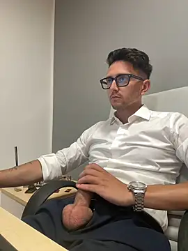 Snapshot of masterboss_ chatting on September 15, 2025, 11:32 am masterboss online show from September 15, 2025, 11:32 am