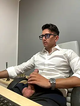 Snapshot of masterboss_ chatting on September 17, 2025, 11:45 am masterboss online show from September 17, 2025, 11:45 am