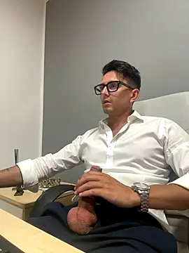 Snapshot of masterboss_ chatting on September 18, 2025, 11:45 am masterboss online show from September 18, 2025, 11:45 am