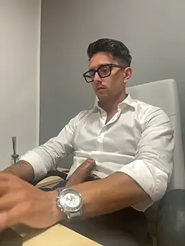 Snapshot of masterboss_ chatting on September 19, 2025, 11:33 am masterboss online show from September 19, 2025, 11:33 am