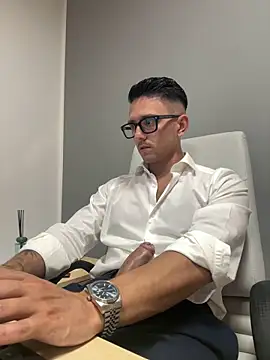 Snapshot of masterboss_ chatting on September 26, 2025, 11:47 am masterboss online show from September 26, 2025, 11:47 am