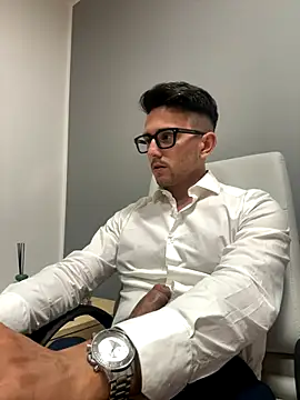 Snapshot of masterboss_ chatting on October 1, 2025, 11:38 am masterboss online show from October 1, 2025, 11:38 am