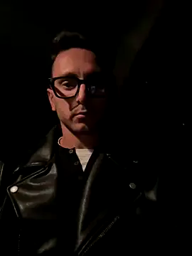 Snapshot of masterboss_ chatting on October 5, 2025, 9:13 pm masterboss online show from October 5, 2025, 9:13 pm