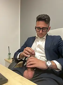 Snapshot of masterboss_ chatting on October 28, 2025, 2:20 pm masterboss online show from October 28, 2025, 2:20 pm