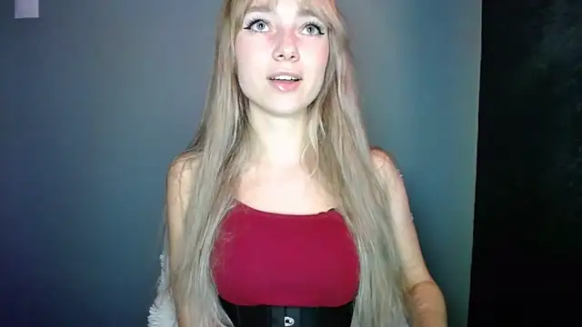 LuciaYoung online show from October 23, 2025, 6:28 pm