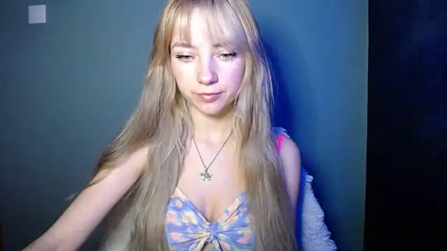 LuciaYoung online show from November 14, 2025, 7:51 am