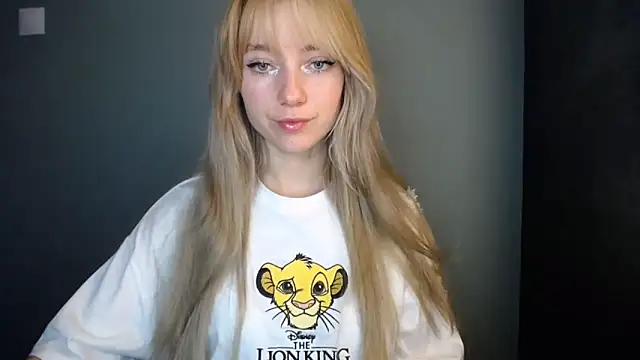 LuciaYoung online show from November 14, 2025, 7:56 pm