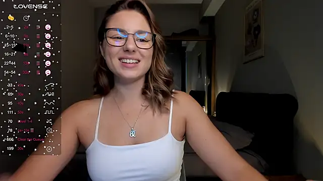 Snapshot of ThreeshaWhite chatting on October 5, 2025, 5:17 am ThreeshaWhite online show from October 5, 2025, 5:17 am