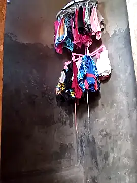 Snapshot of pretty_amaal chatting on December 15, 2024, 12:17 pm pretty amaal online show from December 15, 2024, 12:17 pm