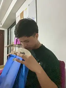 Snapshot of Niicky1_ chatting on December 15, 2024, 12:40 am Niicky1 online show from December 15, 2024, 12:40 am