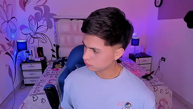 Snapshot of Niicky1_ chatting on December 17, 2024, 8:54 pm Niicky1 online show from December 17, 2024, 8:54 pm