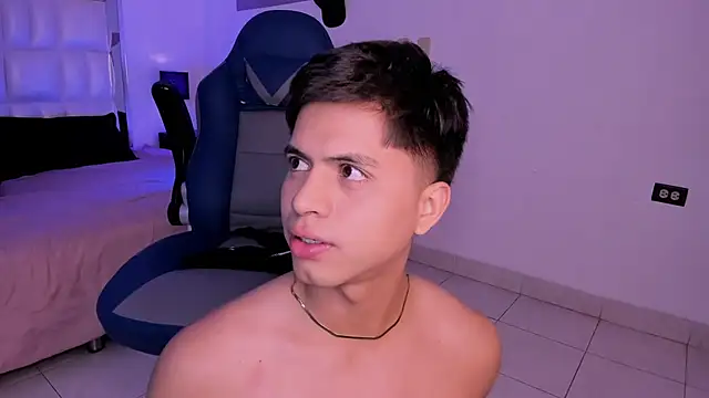 Snapshot of Niicky1_ chatting on December 27, 2024, 11:42 pm Niicky1 online show from December 27, 2024, 11:42 pm