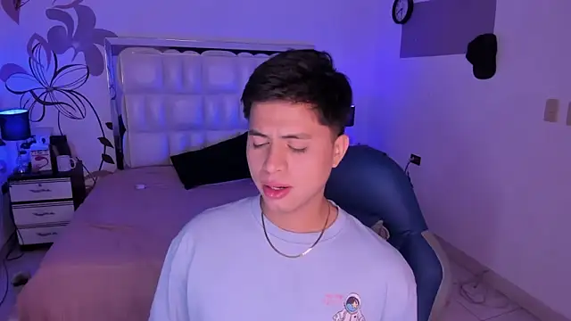 Snapshot of Niicky1_ chatting on December 30, 2024, 8:47 pm Niicky1 online show from December 30, 2024, 8:47 pm