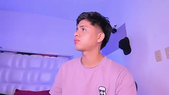 Snapshot of Niicky1_ chatting on January 9, 2025, 12:46 am Niicky1 online show from January 9, 2025, 12:46 am