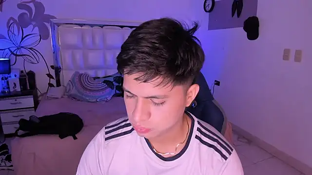 Snapshot of Niicky1_ chatting on January 23, 2025, 10:01 pm Niicky1 online show from January 23, 2025, 10:01 pm