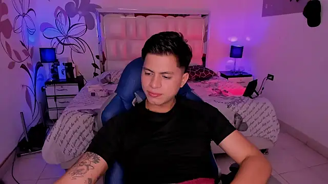 Snapshot of Niicky1_ chatting on February 19, 2025, 8:52 pm Niicky1 online show from February 19, 2025, 8:52 pm