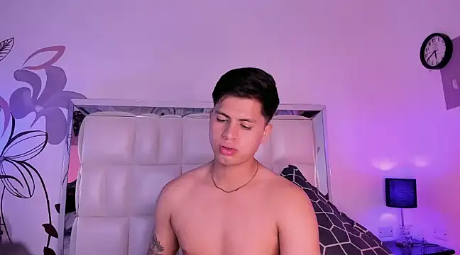 Snapshot of Niicky1_ chatting on February 23, 2025, 12:30 am Niicky1 online show from February 23, 2025, 12:30 am