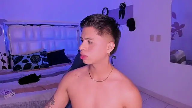 Snapshot of Niicky1_ chatting on March 2, 2025, 9:32 pm Niicky1 online show from March 2, 2025, 9:32 pm