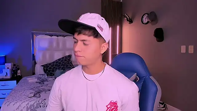 Snapshot of Niicky1_ chatting on March 19, 2025, 9:27 pm Niicky1 online show from March 19, 2025, 9:27 pm