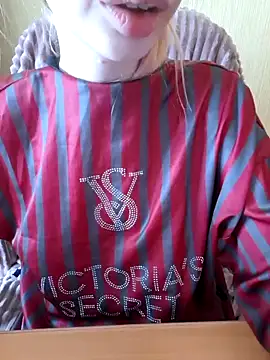 Snapshot of Elza_kom chatting on December 15, 2025, 5:12 am Elza kom online show from December 15, 2025, 5:12 am