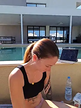 Laurahorney xo online show from March 11, 2025, 1:01 pm