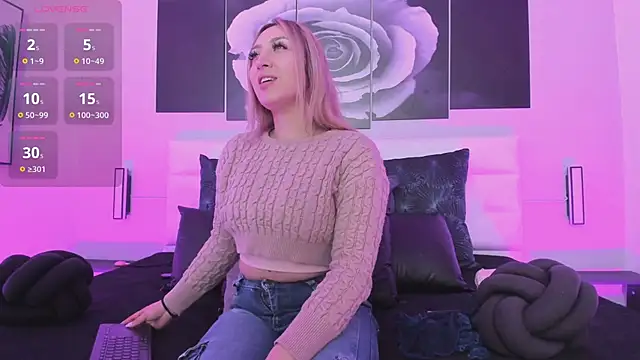 Snapshot of isabella_simons chatting on November 21, 2025, 2:32 am isabella simons online show from November 21, 2025, 2:32 am