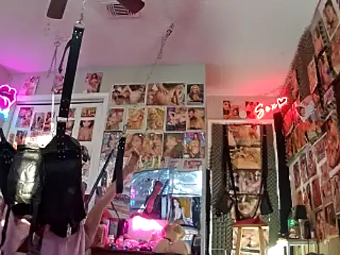 luvs2cumm69 online show from December 3, 2024, 1:43 pm