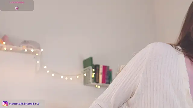 NeonShine online show from September 19, 2025, 5:53 am