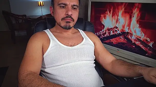 Snapshot of officeman7 chatting on February 7, 2025, 5:07 pm officeman7 online show from February 7, 2025, 5:07 pm