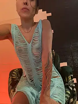 Snapshot of IzanamiTime chatting on December 18, 2024, 5:59 am IzanamiTime online show from December 18, 2024, 5:59 am