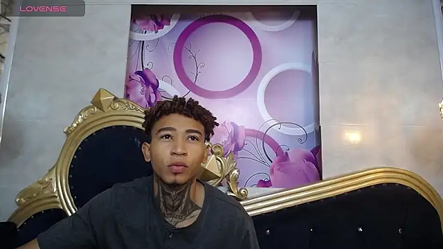 sexy blacks  online show from February 21, 2025, 11:33 am