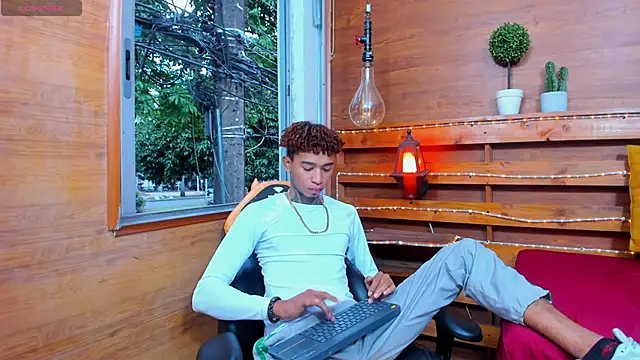 sexy blacks  online show from March 10, 2025, 11:32 am