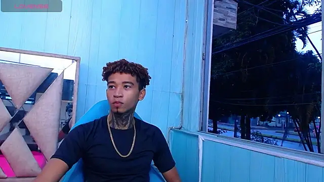 sexy blacks  online show from March 20, 2025, 11:27 am