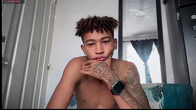 sexy blacks  online show from December 3, 2025, 12:14 pm