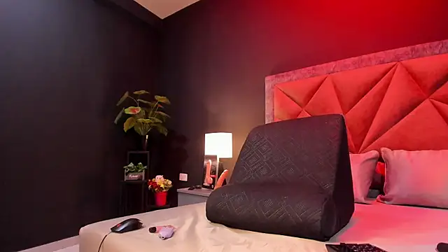 mia milff online show from September 10, 2025, 7:14 pm