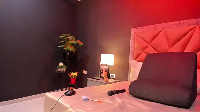 mia milff online show from October 16, 2025, 6:42 pm