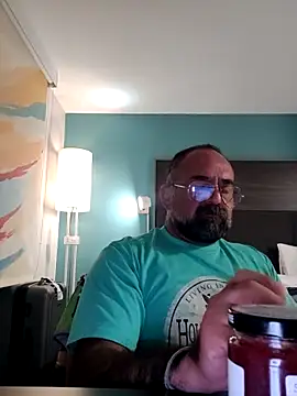 Snapshot of chainjulious chatting on February 27, 2025, 9:32 am chainjulious online show from February 27, 2025, 9:32 am