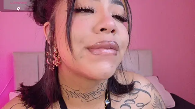 foxxy-lov3 online show from October 30, 2025, 12:39 pm