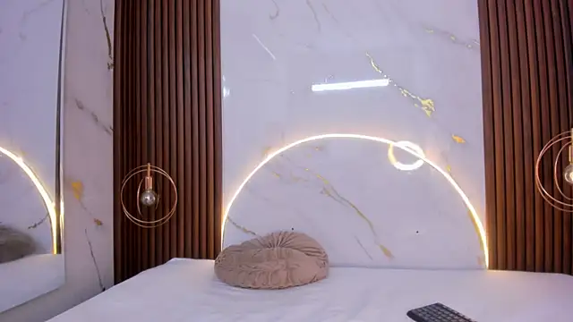 danisaenz  online show from January 23, 2025, 8:56 pm