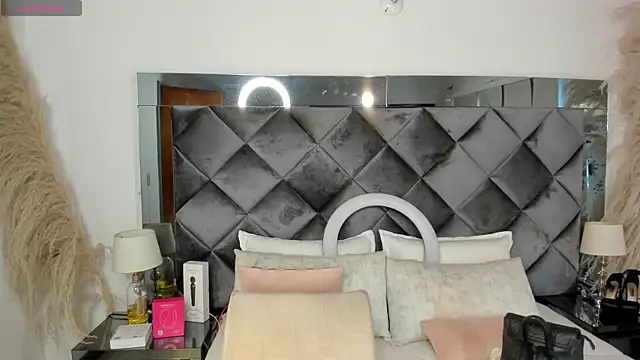 Snapshot of sofhiaa_adaams chatting on November 16, 2025, 3:39 pm sofhiaa adaams online show from November 16, 2025, 3:39 pm